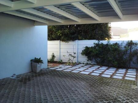 1 Bedroom Flat in Strand South