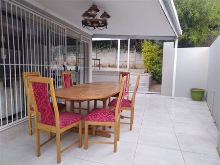 3 Bedroom House in Constantia Kloof