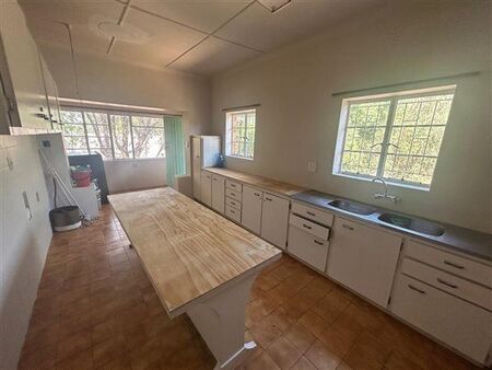 4 Bedroom House in Bezuidenhout Valley