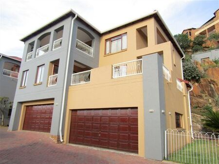 3 Bedroom Townhouse in Winchester Hills