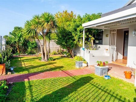 5 Bedroom House in Meadowridge