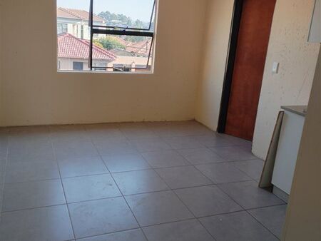 Bachelor apartment in Cosmo City