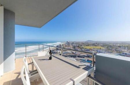 2 Bedroom Apartment in Bloubergstrand