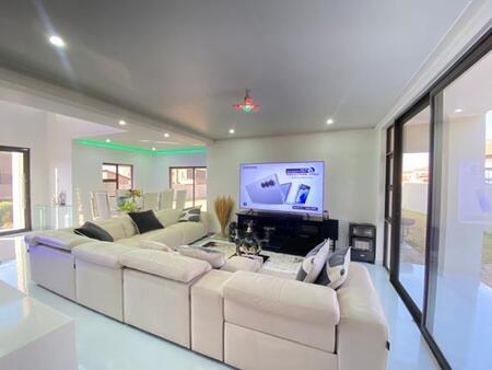 5 Bedroom House in Monavoni