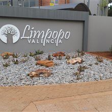 2 Bedroom Apartment in Die Hoewes