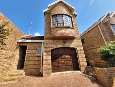 3 Bedroom Townhouse in Eureka