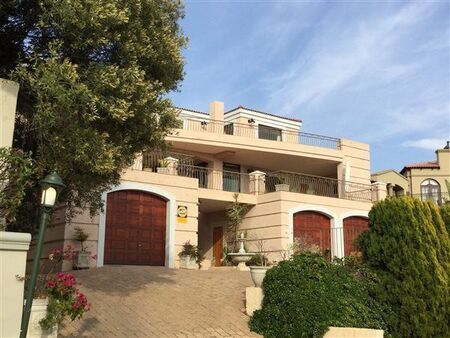 4 Bedroom House in Waterkloof Ridge