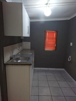 Bachelor apartment in Westdene