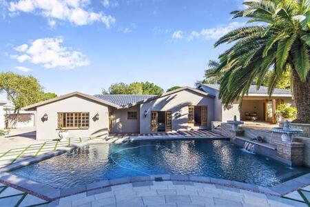 6 Bedroom House in Wendywood