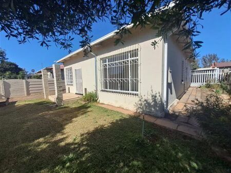 3 Bedroom House in Daggafontein