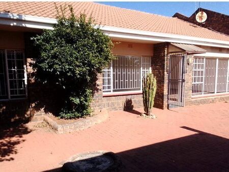 3 Bedroom Townhouse in Birchleigh North