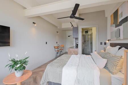 Studio Apartment in Foreshore
