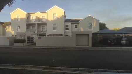 1 Bedroom bachelor to rent in Bergvliet, Cape Town