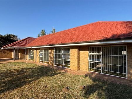 5 Bedroom House in Golf View