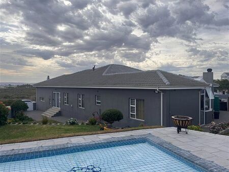 4 Bedroom House in Yzerfontein