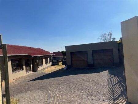 4 Bedroom House in Ridgeway