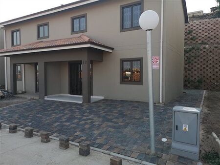 3 Bedroom Townhouse in Grove End