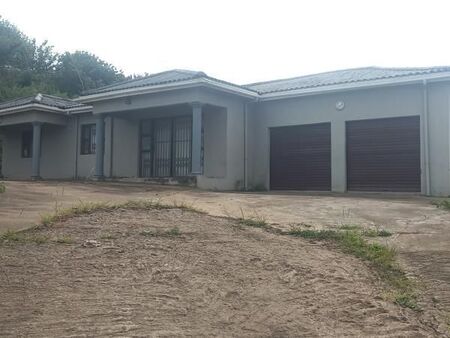 3 Bedroom House in Lovu