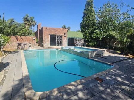 6 Bedroom House in Bedelia