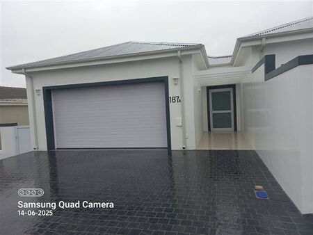 3 Bedroom House in Yzerfontein