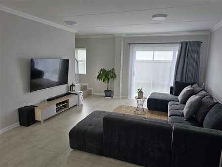 2 Bedroom Townhouse in Sunningdale
