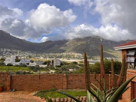 2 Bedroom Duplex in Hout Bay and surrounds