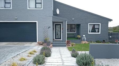 2 Bedroom house to rent in De Kelders, Gansbaai