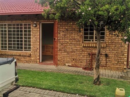 2 Bedroom Townhouse in Magalieskruin