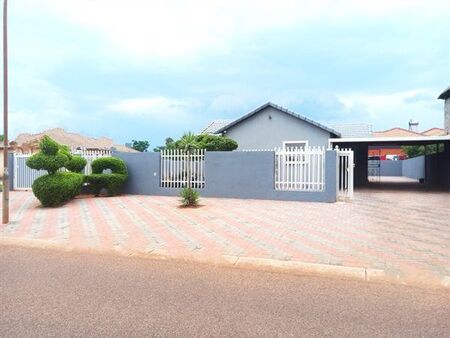 3 Bedroom House in Clarina