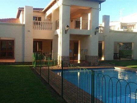2 Bedroom Townhouse in Paulshof