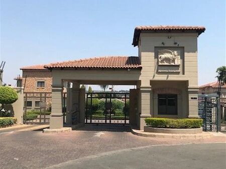 2 Bedroom Townhouse in Douglasdale