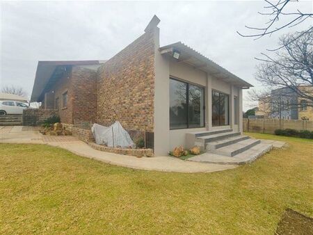 3 Bedroom House in Three Rivers East