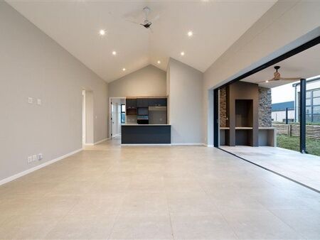 4 Bedroom House in Sheffield Beach