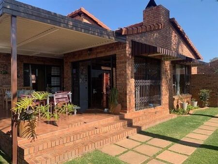 3 Bedroom Townhouse in Honeydew Manor