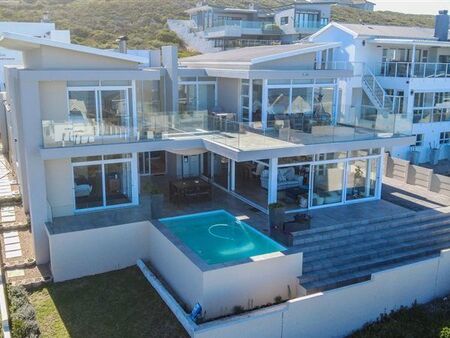 4 Bedroom House in Yzerfontein