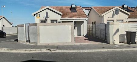 3 Bedroom house rented in Mandalay, Mitchells Plain
