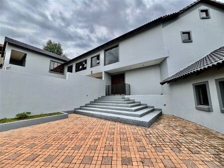 5 Bedroom House in Silver Lakes Golf Estate