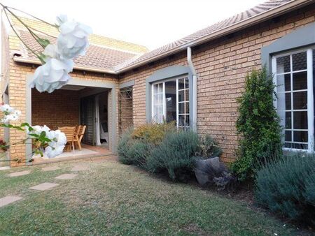 2 Bedroom Townhouse in Equestria