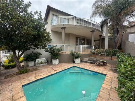 3 Bedroom House in Waterkloof Ridge