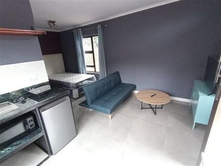0.5 Bedroom Flat in Muckleneuk