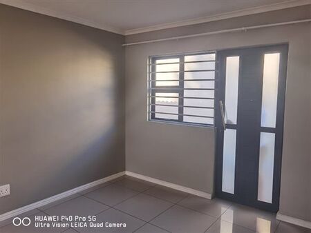 2 Bedroom Cluster in Grassy Park