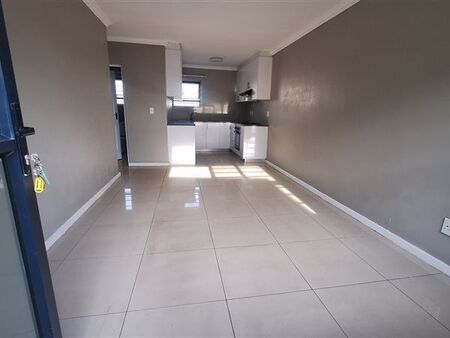 2 Bedroom Cluster in Grassy Park