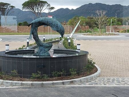 2 Bedroom Apartment in Gordons Bay Central