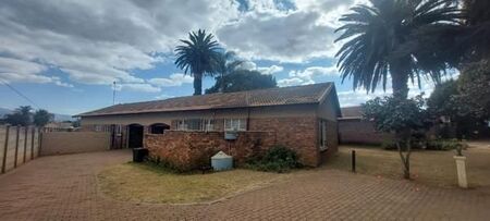 2 Bedroom Townhouse in Lydenburg