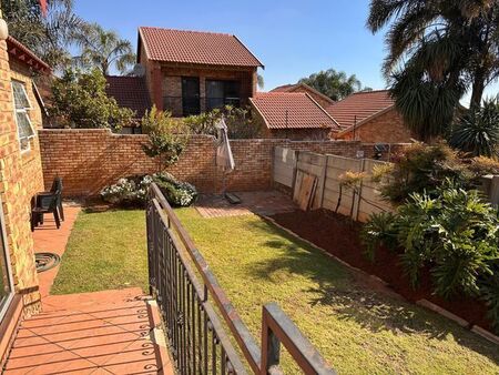 3 Bedroom townhouse - sectional rented in Honeydew Ridge, Roodepoort