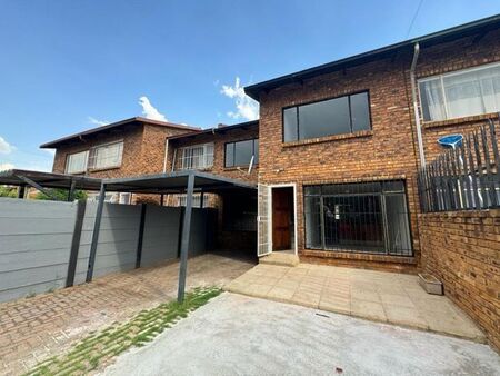 3 Bedroom duplex townhouse - freehold to rent in Florida, Roodepoort