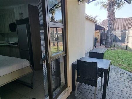 Bachelor apartment in Queenswood