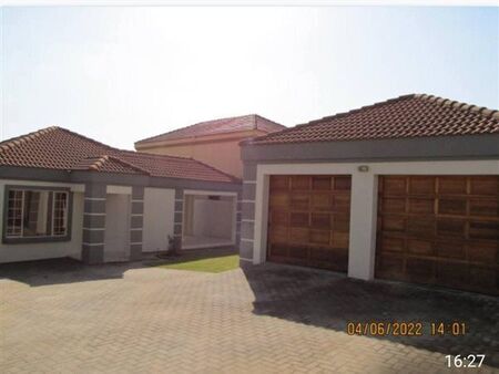 3 Bedroom House in Thatchfield