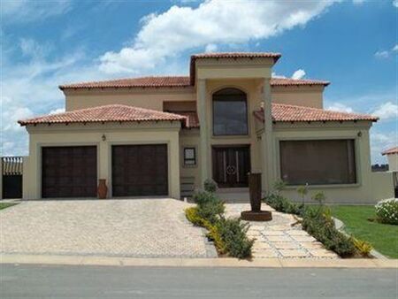 3 Bedroom House in Blue Valley Golf Estate