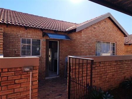 2 Bedroom Townhouse in Heuwelsig Estate